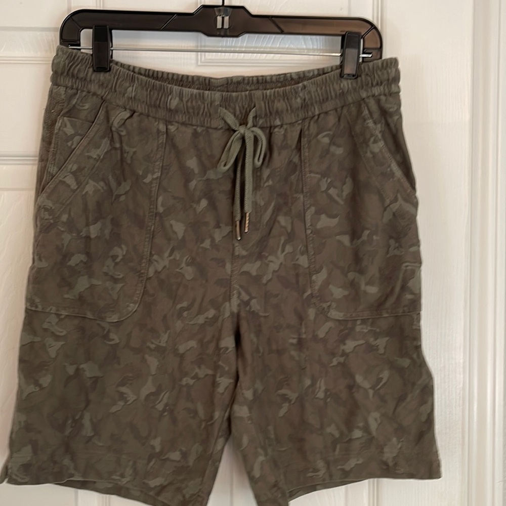 Athleta Farallon Bermuda shorts size 10